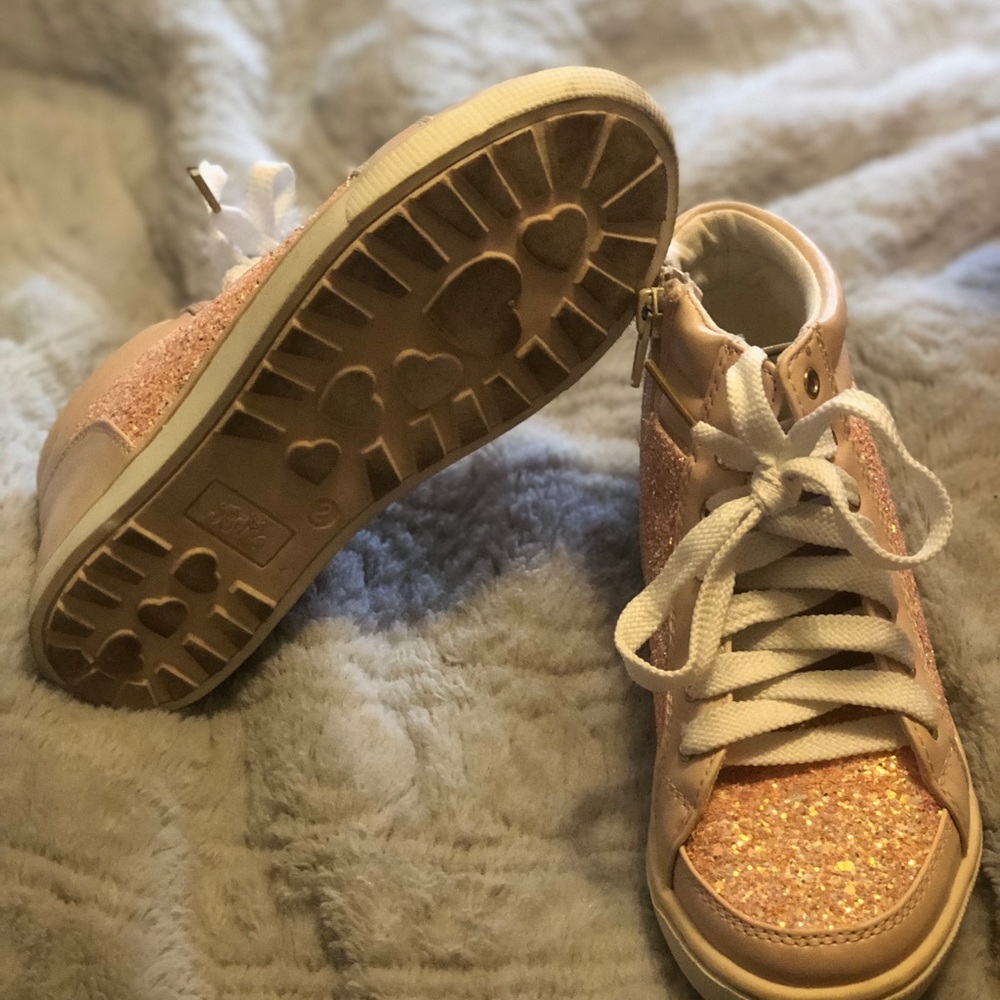 Shoe - Picture 3 of 4